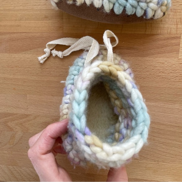 Beautiful, soft, wool and sheepskin baby booties - Picture 5 of 6